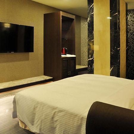 Maple Hotel Second Branch تاينان المظهر الخارجي الصورة