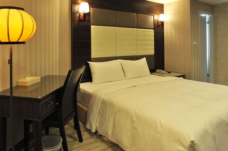 Maple Hotel Second Branch تاينان المظهر الخارجي الصورة