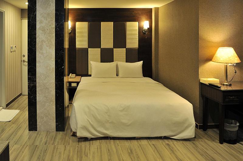 Maple Hotel Second Branch تاينان المظهر الخارجي الصورة