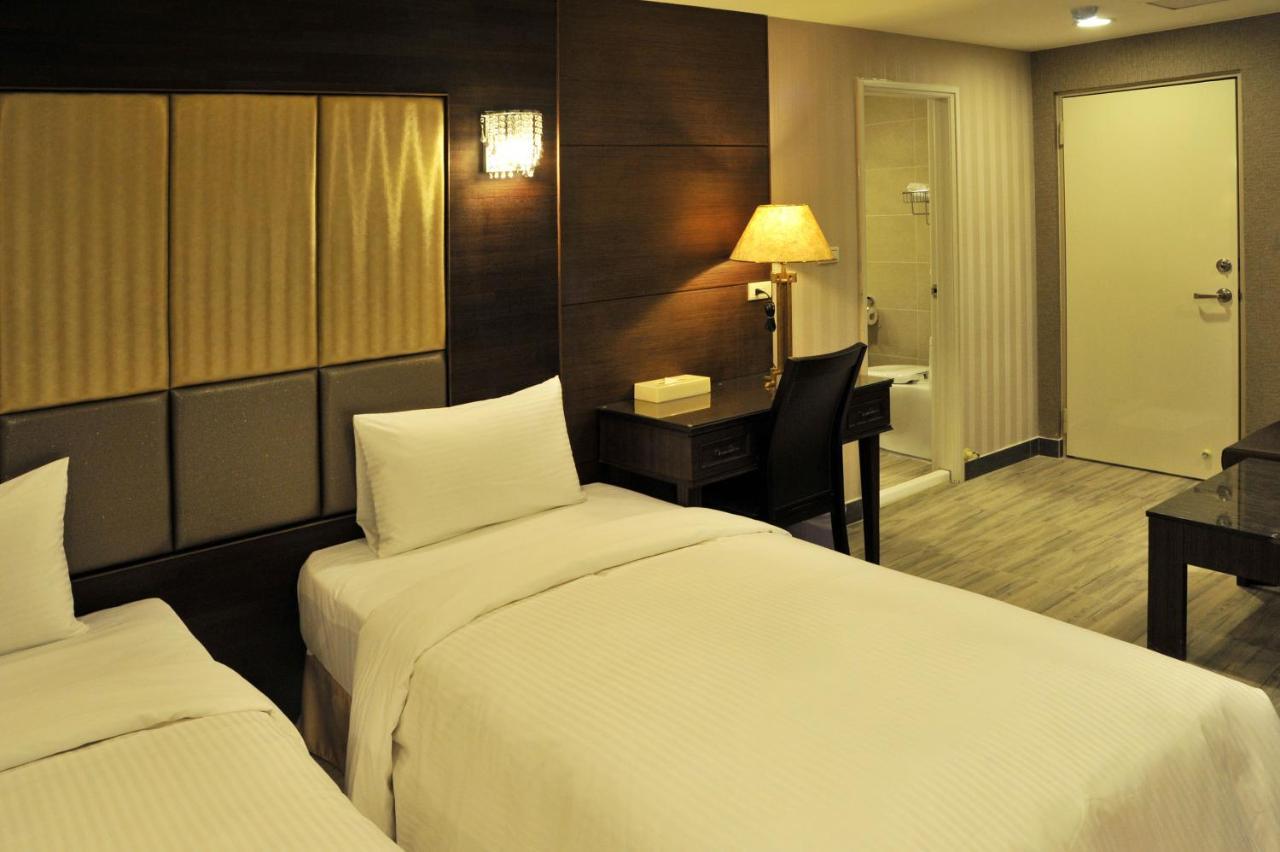 Maple Hotel Second Branch تاينان المظهر الخارجي الصورة